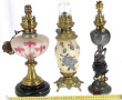 Trois lampes à pétrole dont 2 électrifié