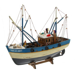 Maquette de bateau de pêche H 38 x L 46 