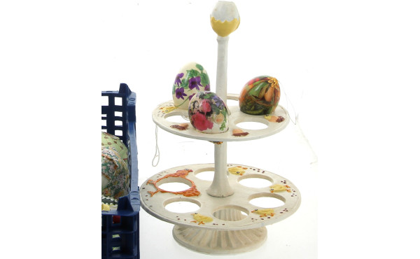 Oeufrier en fonte : on y joint une petit