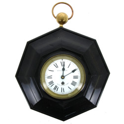 Ancienne pendule à suspendre en tôle laq