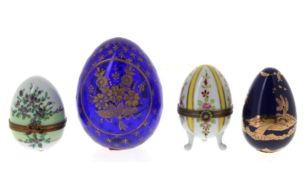 Œuf décoratif en verre bleu gravé et dor