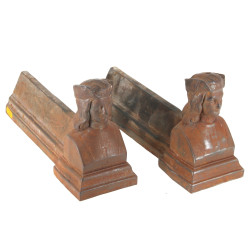 Paire de chenets anciens à décor d'un bu