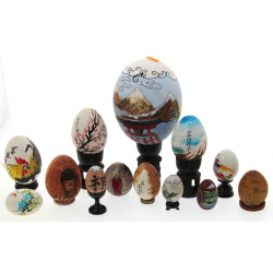 Japon et Chine - Lot de 13 œufs décorés,