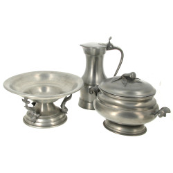 Lot d'étains dont coupe sur piédouche, p