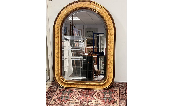 Miroir encadrement doré et moucheté de c