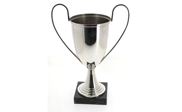 Coupe trophée à anses en métal argenté, 