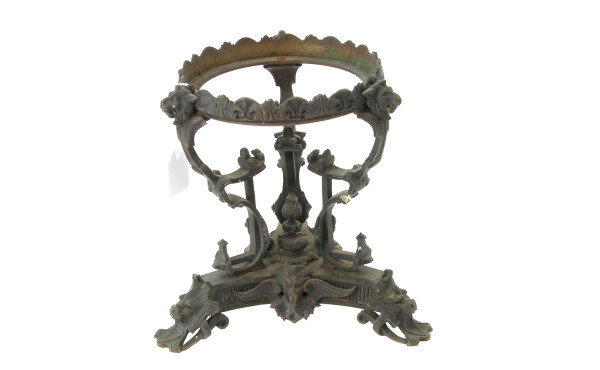 Support XIXème en bronze à patine brune,