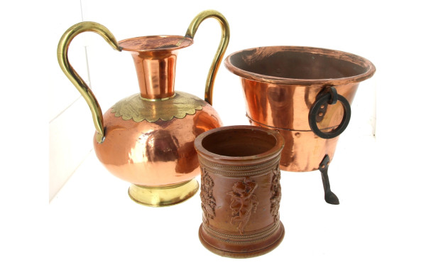 Pot à tabac en grès brun à décor en lége