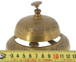 Sonnette d'appel en laiton, à décor flor