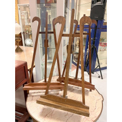 Trois chevalets à poser en bois, H 60 cm