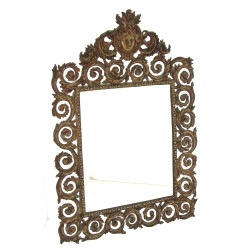 Miroir en bronze à décor de rinceaux et 