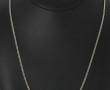 Un collier et une chaîne en argent, poid