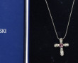 SWAROVSKI - Pendentif croix en strass su