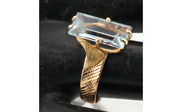 Bague en or jaune 18 cts, poinçon tête d