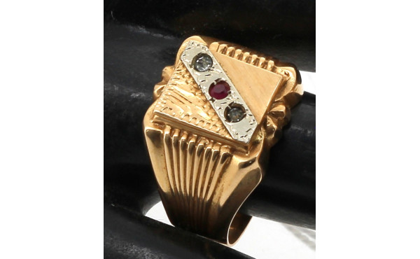 Chevalière en or 18 cts, travail étrange