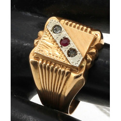 Chevalière en or 18 cts, travail étrange