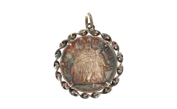 Pièce de 10 F argent montée en pendentif