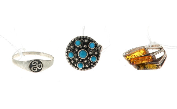 Lot de 3 bagues en argent : l'une sertie