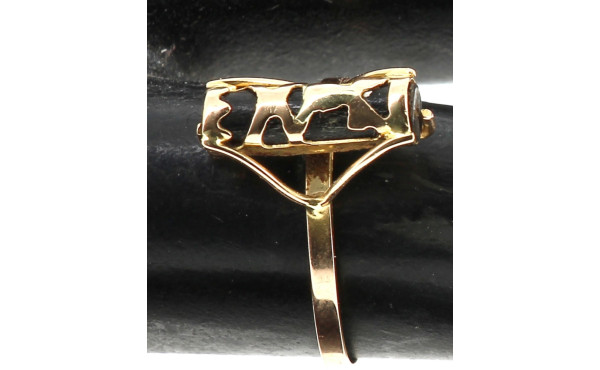 Bague en or jaune 18 cts et corail noir,