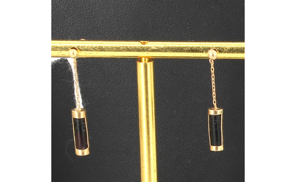 Paire de BO en or jaune 18 cts et corail