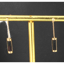 Paire de BO en or jaune 18 cts et corail