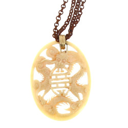 Pendentif médaillon de forme ovale coule