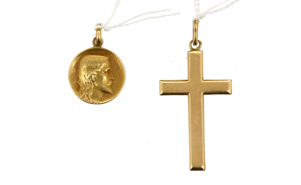 Pendentif croix et médaille en or jaune 