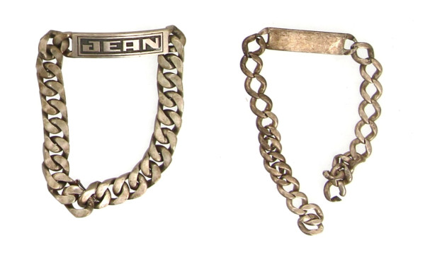 Deux gourmettes en argent, une vierge et