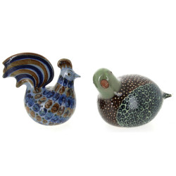 Poule et tourterelle, deux sujets en cér