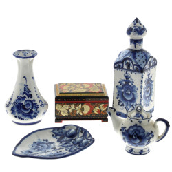 RUSSIE - Lot de 4 pièces en porcelaine b