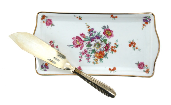 Plat à cake en porcelaine décor floral, 