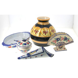 Lot de faïences de Quimper : vases dont 