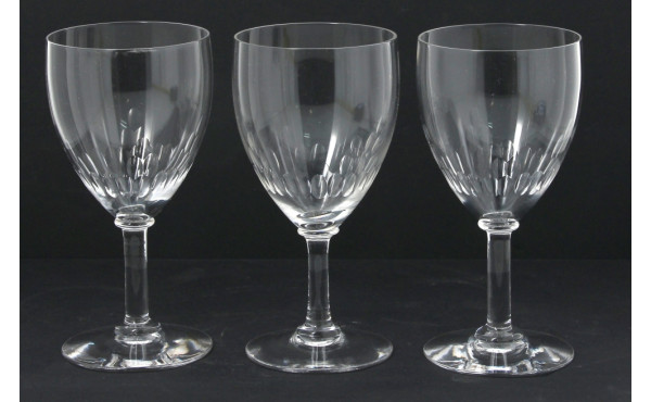 9 verres à pied en cristal, H 15,5 cm