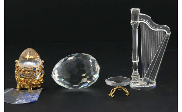 SWAROVSKI - Deux œufs facettés sur suppo