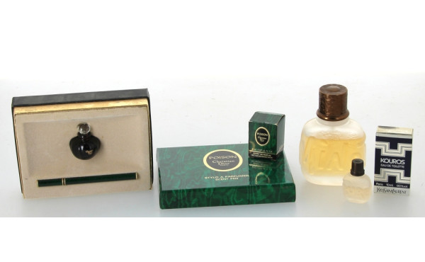 Thème PARFUMS - Lot comprenant 1) DIOR :