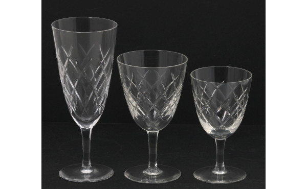 Eléments de service de verres anciens à 