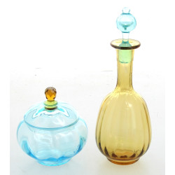 Petite carafe avec bouchon et bonbonnièr