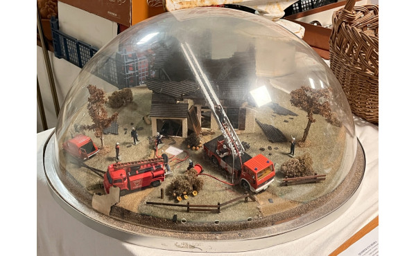 Diorama circulaire représentant des pomp