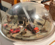 Diorama circulaire représentant des pomp