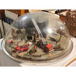 Diorama circulaire représentant des pomp