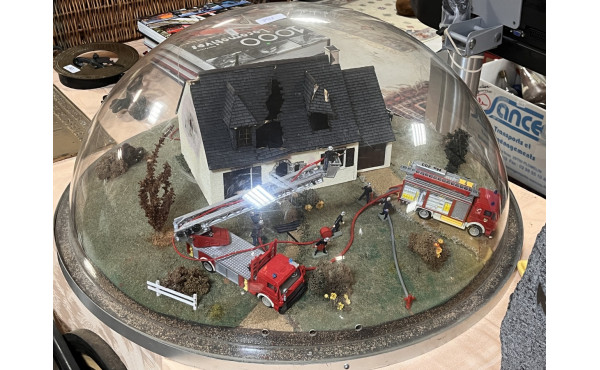 Diorama circulaire représentant des pomp