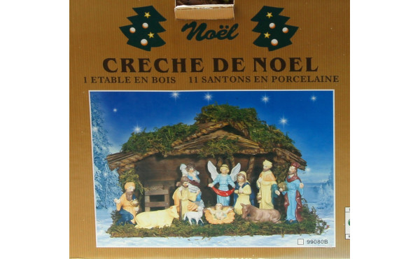 Deux crèches en BO contenant chacune une