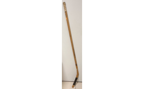 GRENOBLE JO 1968 - Crosse en bois, offer