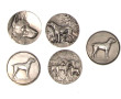 CHIENS - 5 médailles à décor de chiens e