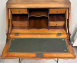 Bureau de pente en bois fruitier ouvrant