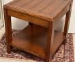 Petite table teinte merisier, 55 x 49 x 