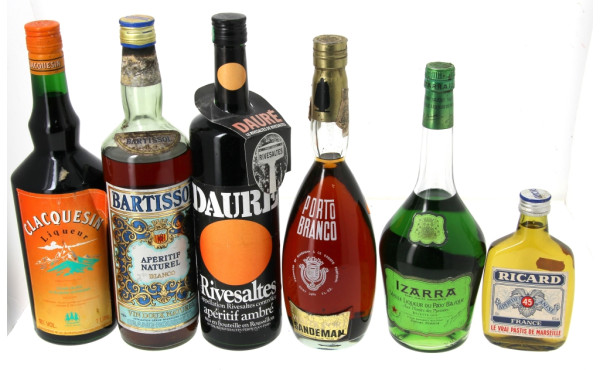  Lot de 6 bouteilles d'apéritif vintages