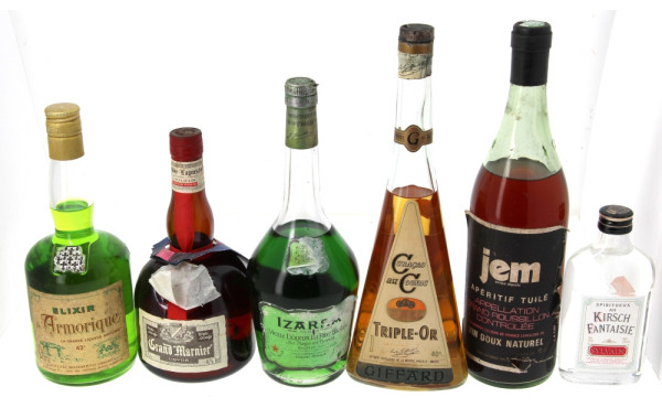 Lot de 6 bouteilles d'apéritif vintages 