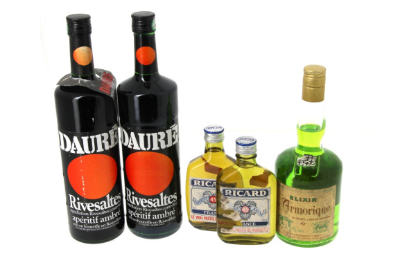 Lot de 5 bouteilles d'apéritif vintages 