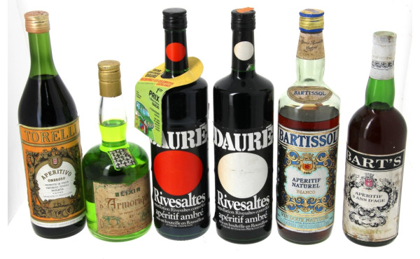 Lot de 6 bouteilles d'apéritif vintages 